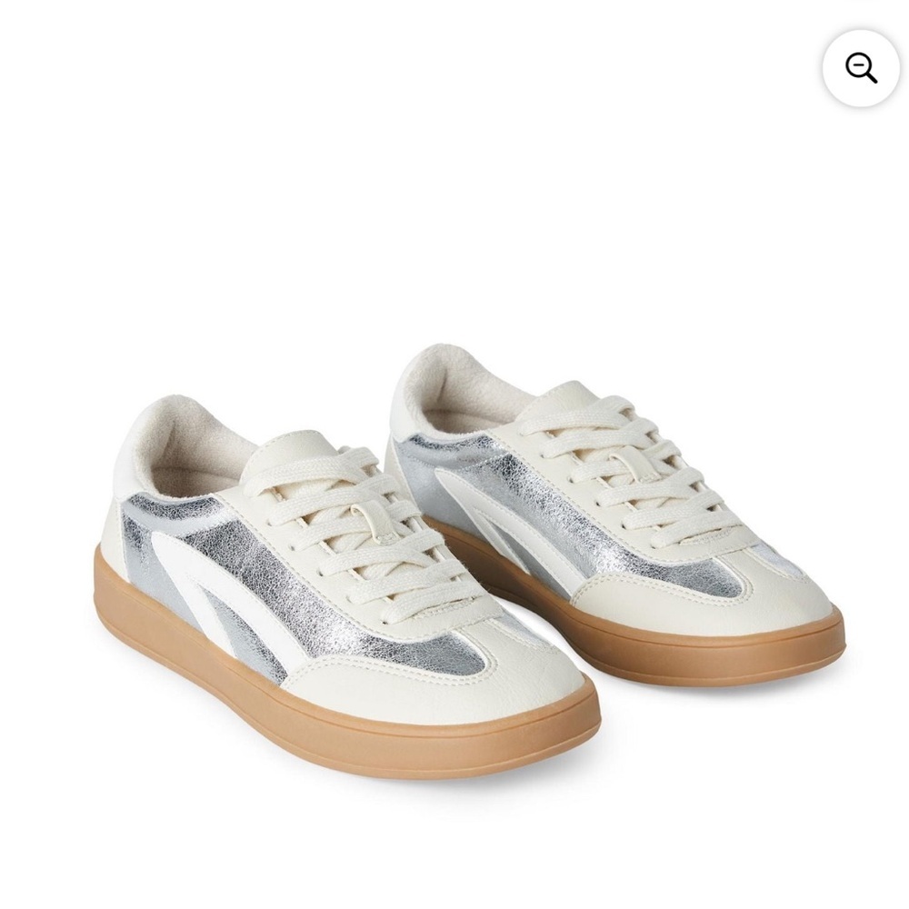 NEW 🆕 Steven Madden NYC Women's Silver and Cream Sneakers size 7